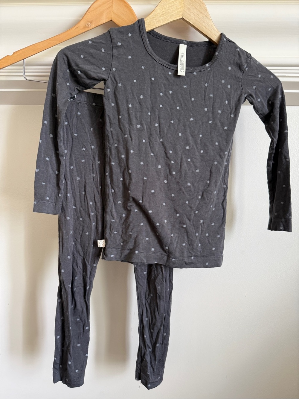 Soft Gray Star Print Kids Pajama Set - Long Sleeve Top & Leggings